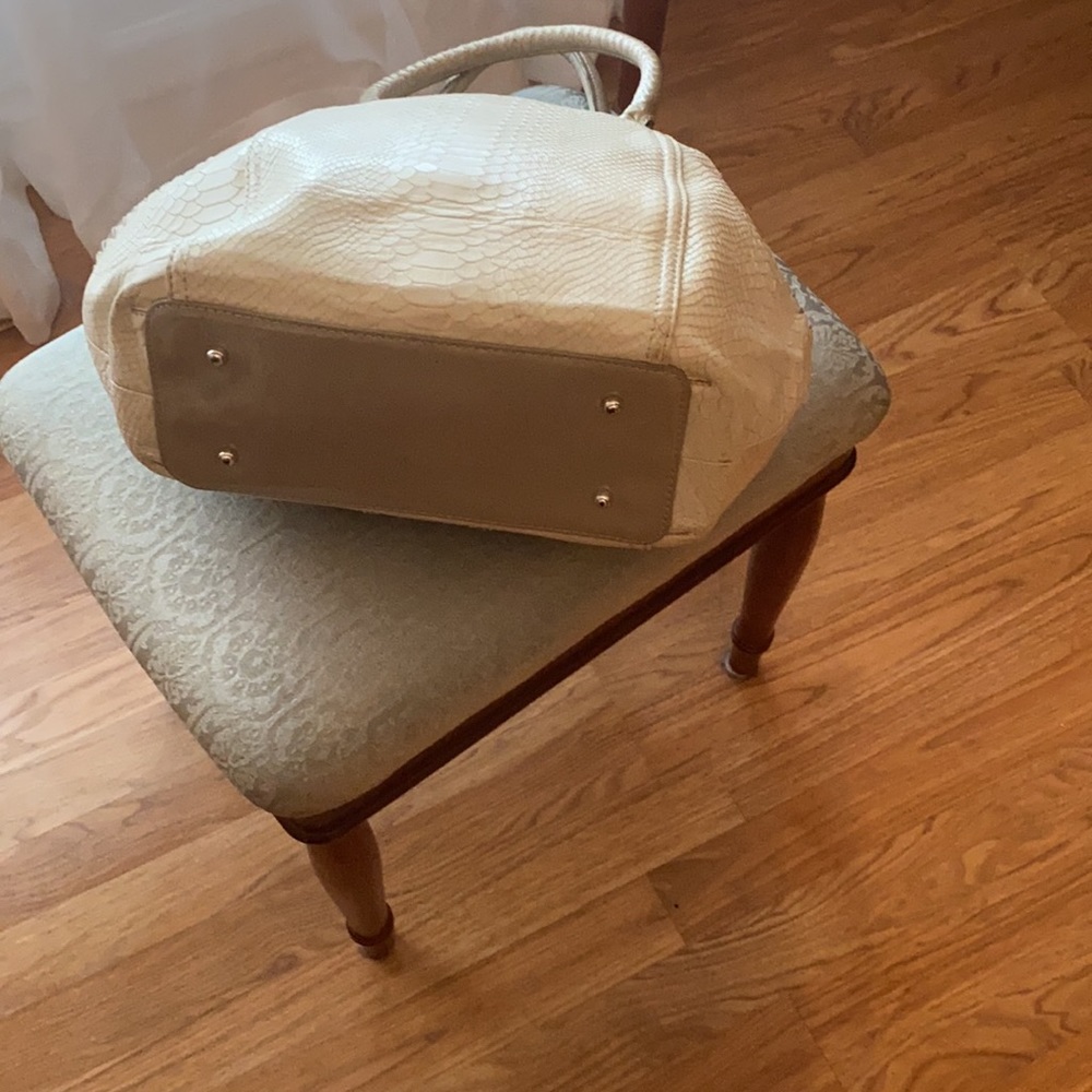 Handbag - Picture 3 of 4